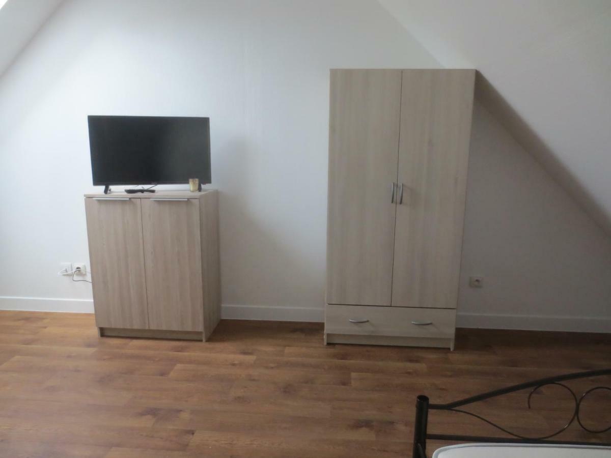 Appartements Et Studios Meubles Au Centre Ville D'Ouzouer Sur Loire Ngoại thất bức ảnh