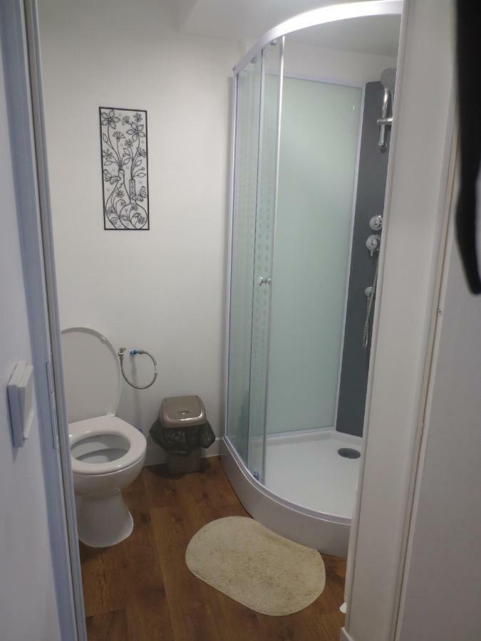 Appartements Et Studios Meubles Au Centre Ville D'Ouzouer Sur Loire Ngoại thất bức ảnh