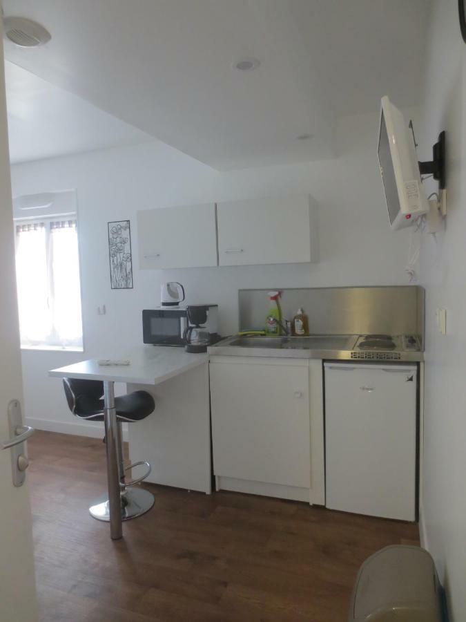 Appartements Et Studios Meubles Au Centre Ville D'Ouzouer Sur Loire Ngoại thất bức ảnh