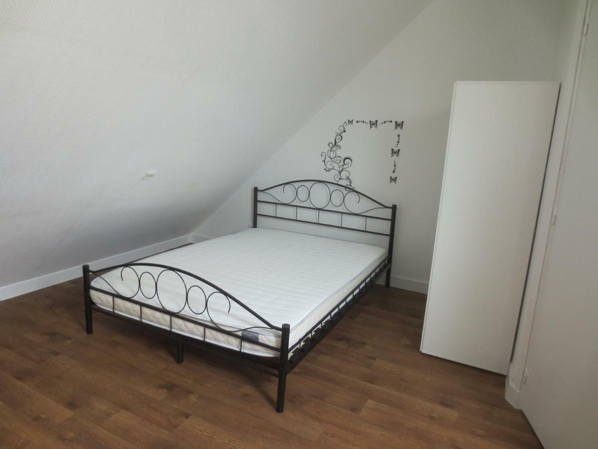 Appartements Et Studios Meubles Au Centre Ville D'Ouzouer Sur Loire Ngoại thất bức ảnh