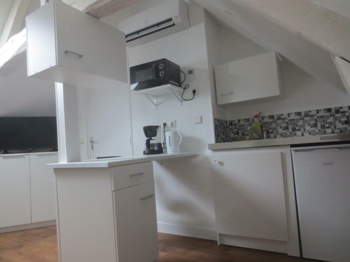 Appartements Et Studios Meubles Au Centre Ville D'Ouzouer Sur Loire Ngoại thất bức ảnh