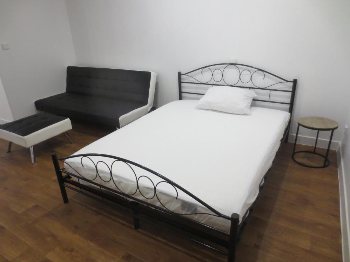 Appartements Et Studios Meubles Au Centre Ville D'Ouzouer Sur Loire Ngoại thất bức ảnh
